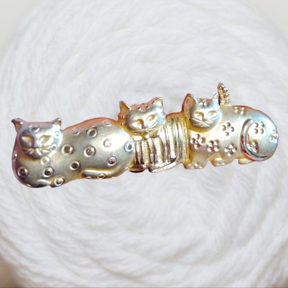 AJC Vintage Golden 3 Cats Napping Brooch